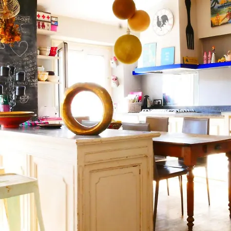 Beautiful Duplex Old City Apartment *